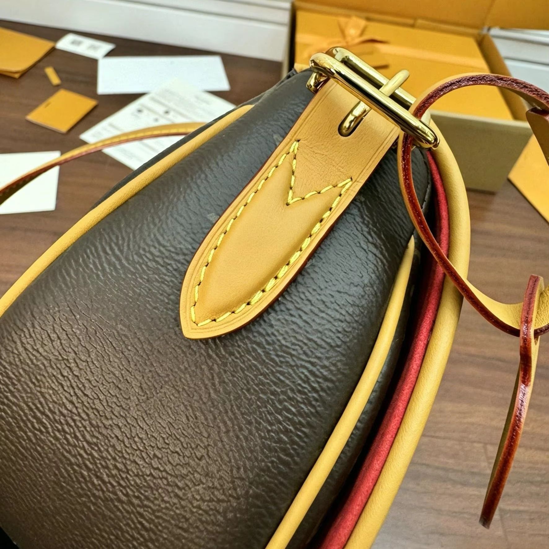 Tote Bag Leather Monogram - Monogram canvas cilindrische crossbody tas, luxe